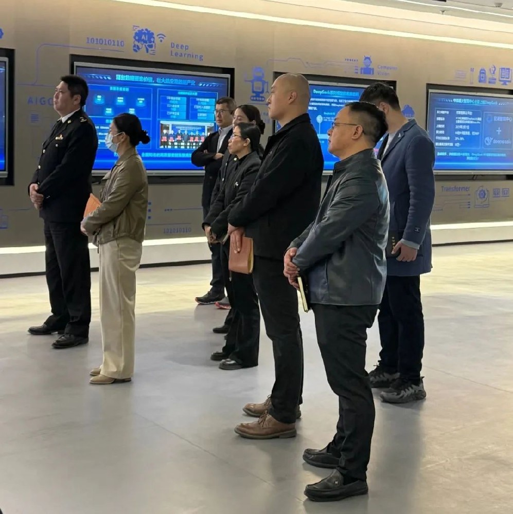 合作健企新郑海关和口岸管理局一行调研空港数字城市共探人工智能赋能城市治理新路径