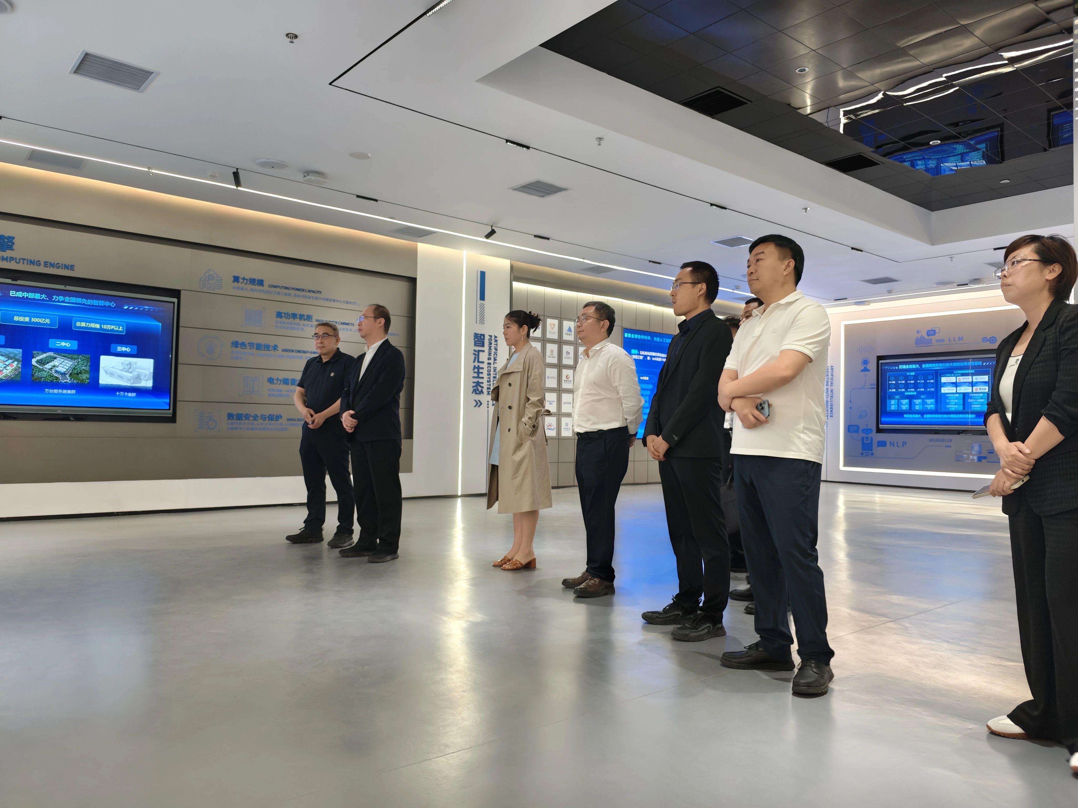 合作健企|人民网党委书记叶蓁蓁调研空港数字城市,点赞人工智能发展成果